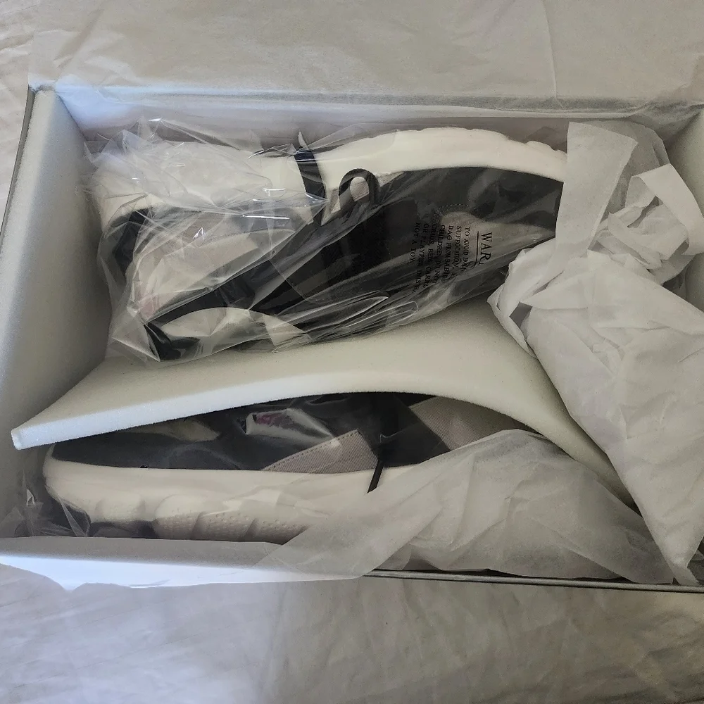 Vaneli Sport Arcis Sneaker in Carbon Gray Suede Size 6 New In Box